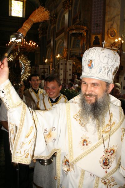 files/mix/praznik/2011/vladika kropit.jpg